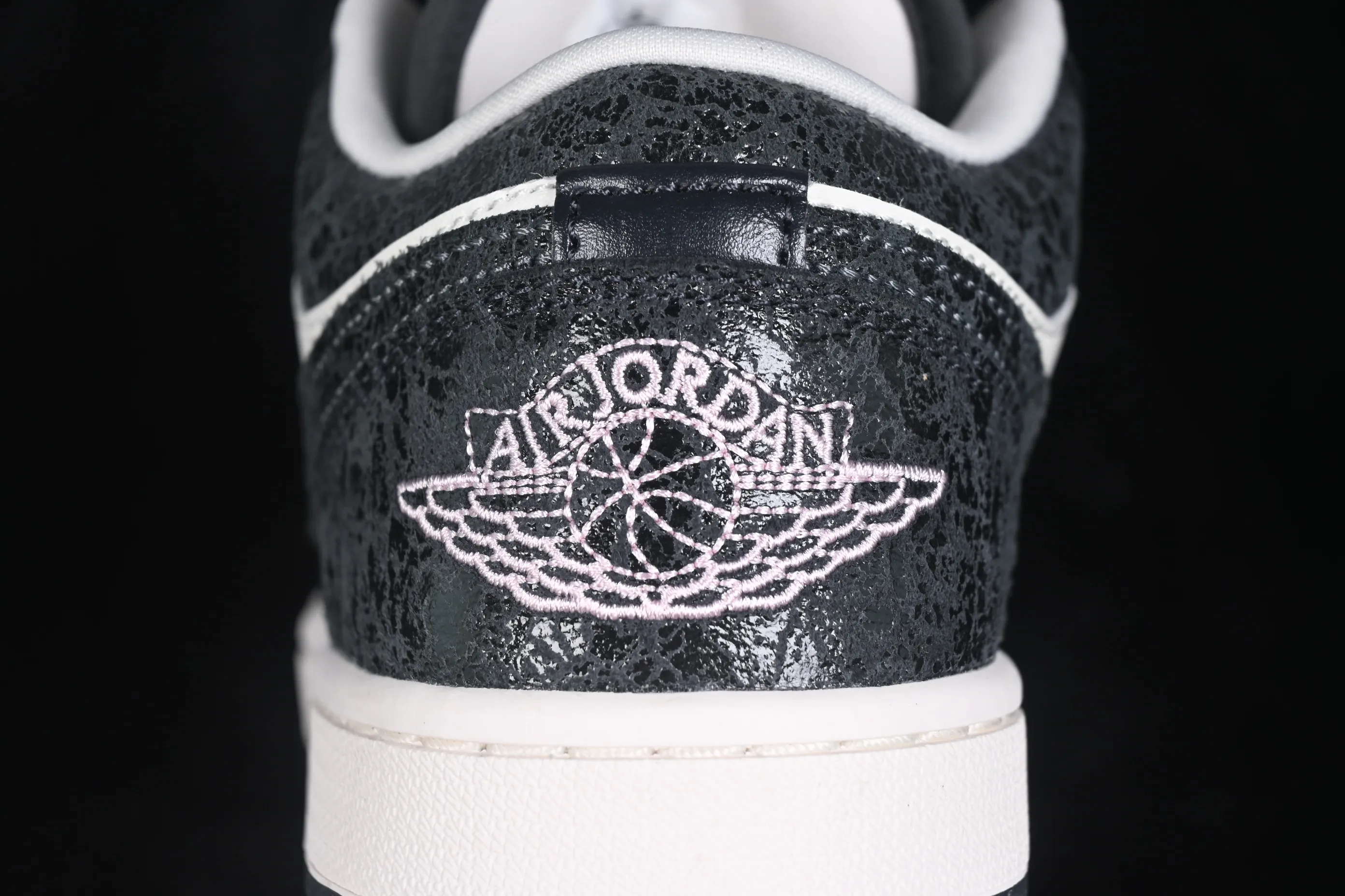 All categories Air Jordan Jordan series basketball shoes Air Jordan 1 Low G version pure original Air Jordan 1 Low AJ1 Joe 1 burst pattern black and white low-top retro culture basketball shoes II0595-001
